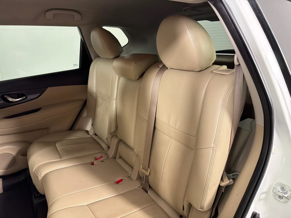 2019 Nissan Rogue - Image 19 of 21