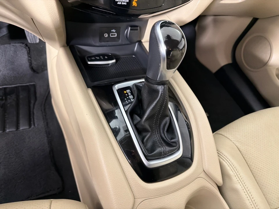 2019 Nissan Rogue - Image 16 of 21