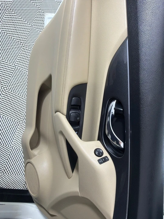 2019 Nissan Rogue - Image 10 of 21