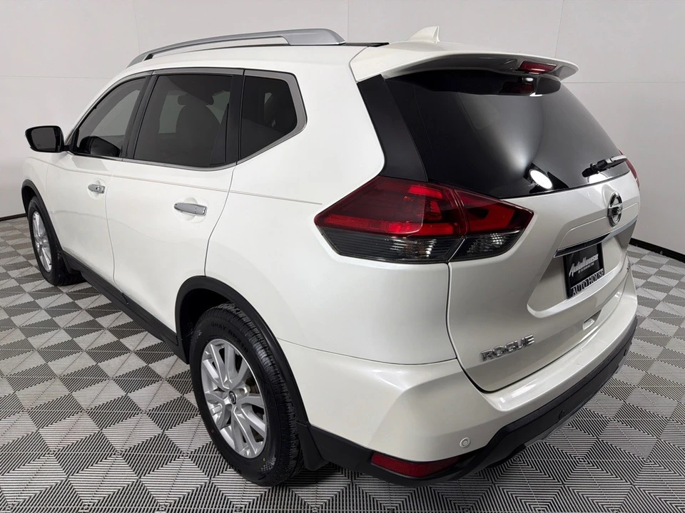 2019 Nissan Rogue - Image 8 of 12