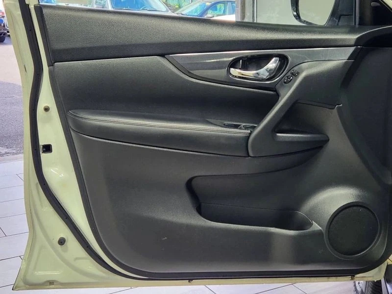 2019 Nissan Rogue - Image 10 of 12