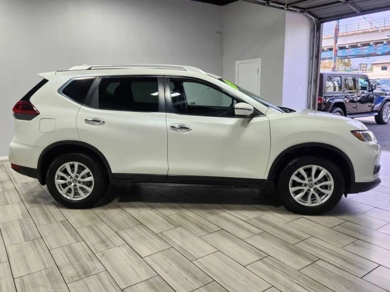 2019 Nissan Rogue - Image 6 of 12