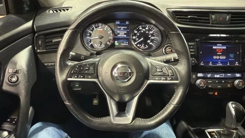 2019 Nissan Rogue - Image 10 of 12