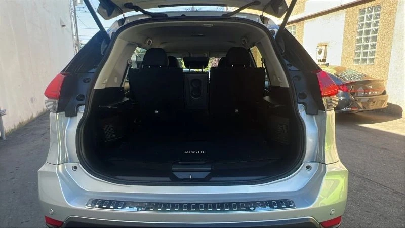 2019 Nissan Rogue - Image 10 of 12