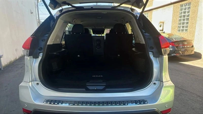 2019 Nissan Rogue - Image 10 of 12