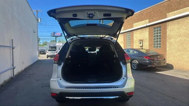 2019 Nissan Rogue - Image 9 of 12