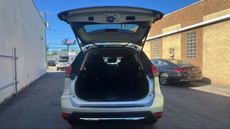2019 Nissan Rogue - Image 9 of 12