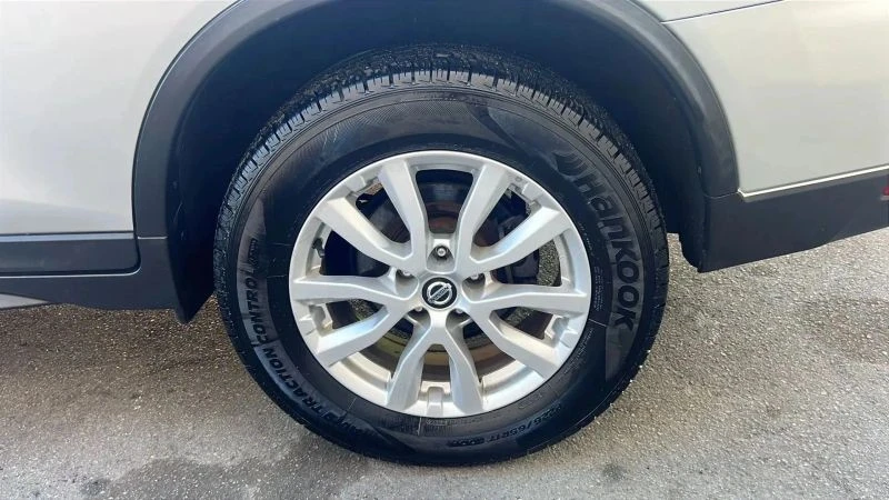 2019 Nissan Rogue - Image 11 of 12