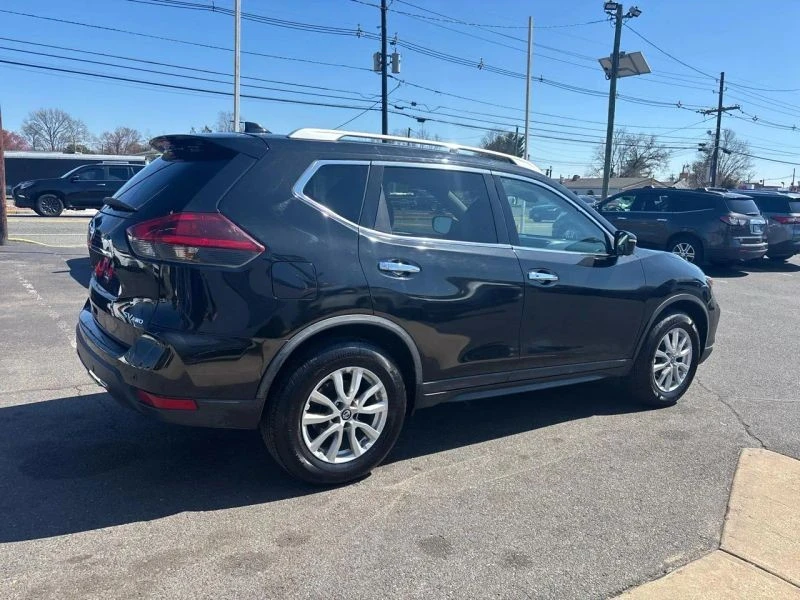 2019 Nissan Rogue - Image 8 of 12
