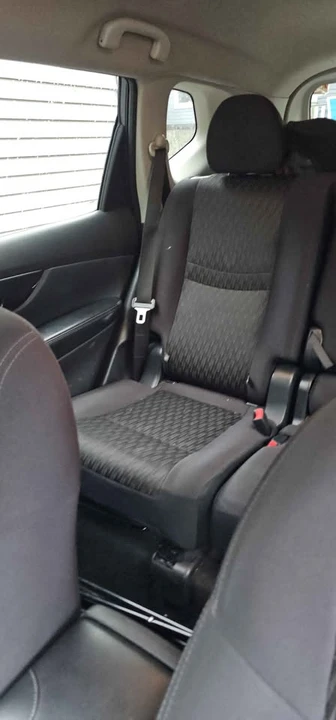 2019 Nissan Rogue - Image 6 of 10