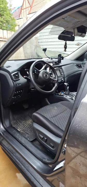 2019 Nissan Rogue - Image 4 of 10