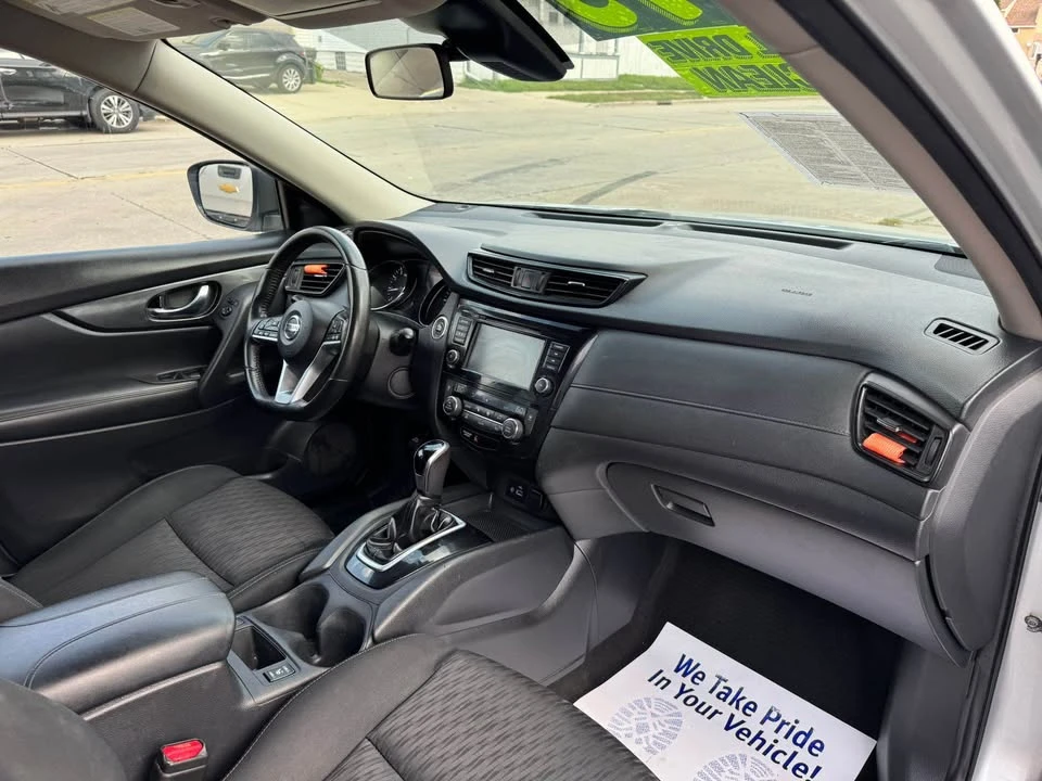 2019 Nissan Rogue - Image 17 of 20