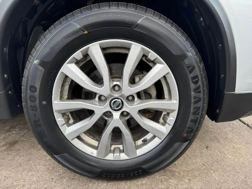 2019 Nissan Rogue - Image 10 of 20