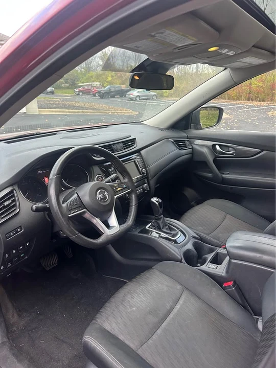 2019 Nissan Rogue - Image 10 of 20
