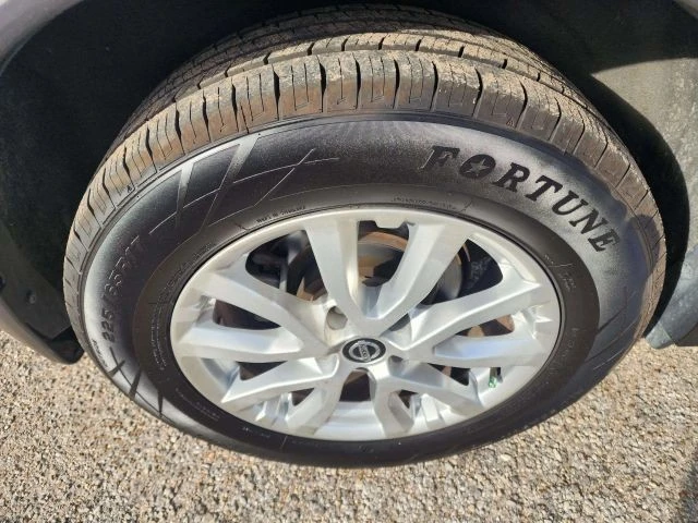 2019 Nissan Rogue - Image 17 of 21