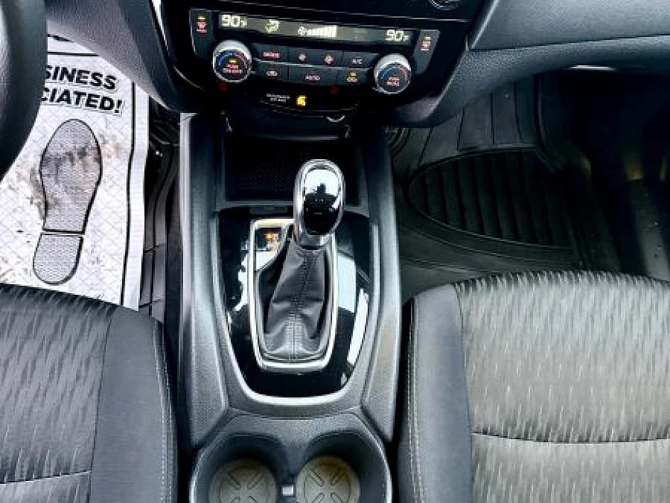 2019 Nissan Rogue - Image 14 of 21