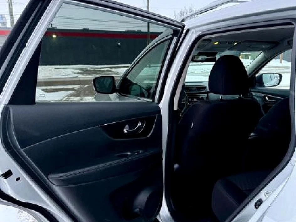 2019 Nissan Rogue - Image 18 of 21
