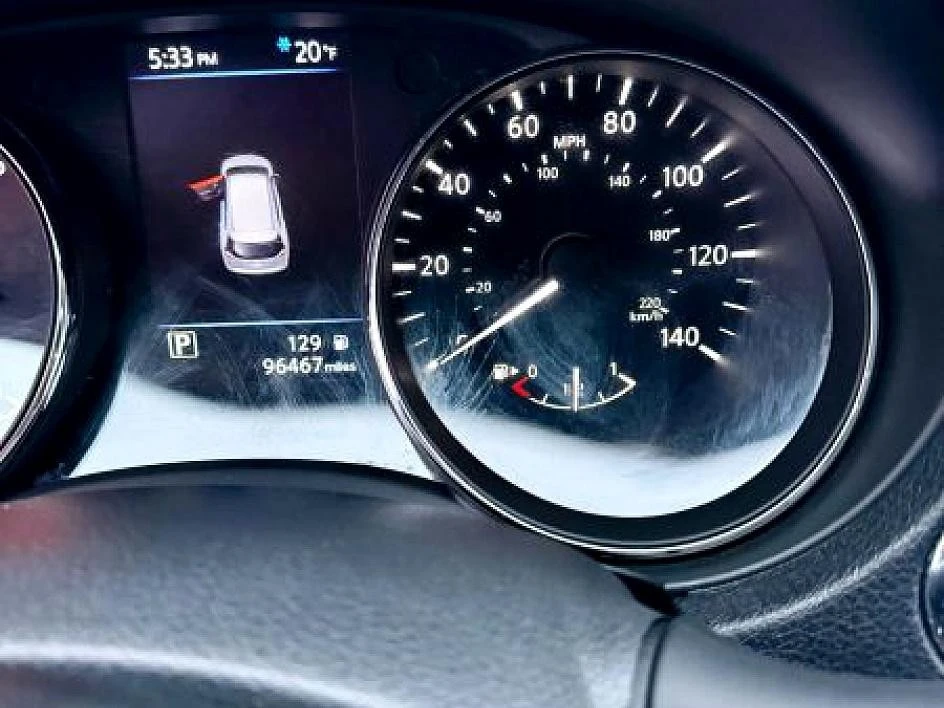 2019 Nissan Rogue - Image 13 of 21
