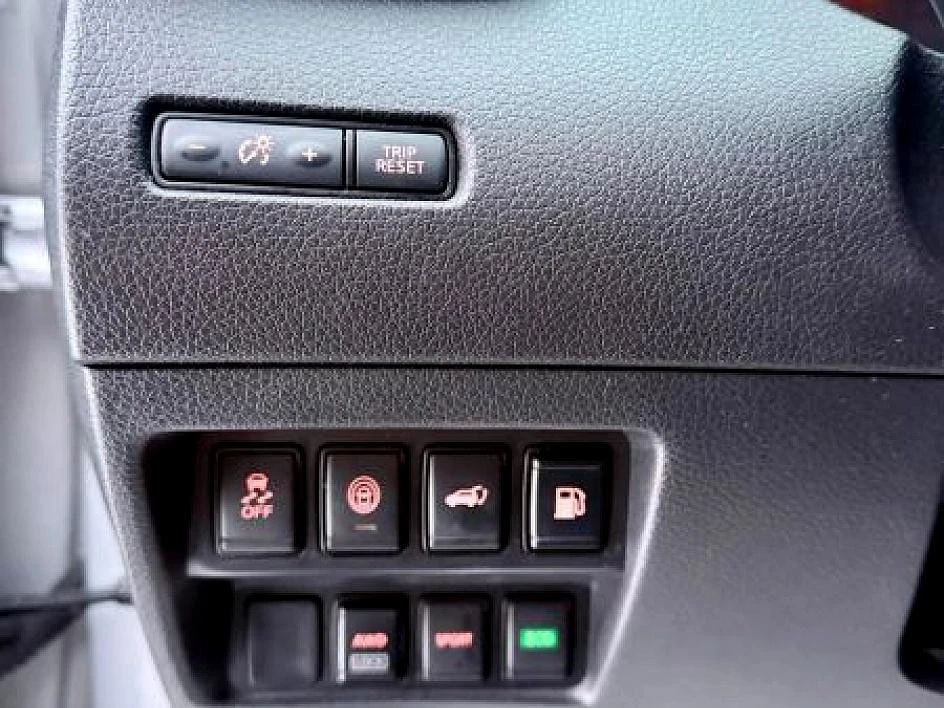2019 Nissan Rogue - Image 15 of 21
