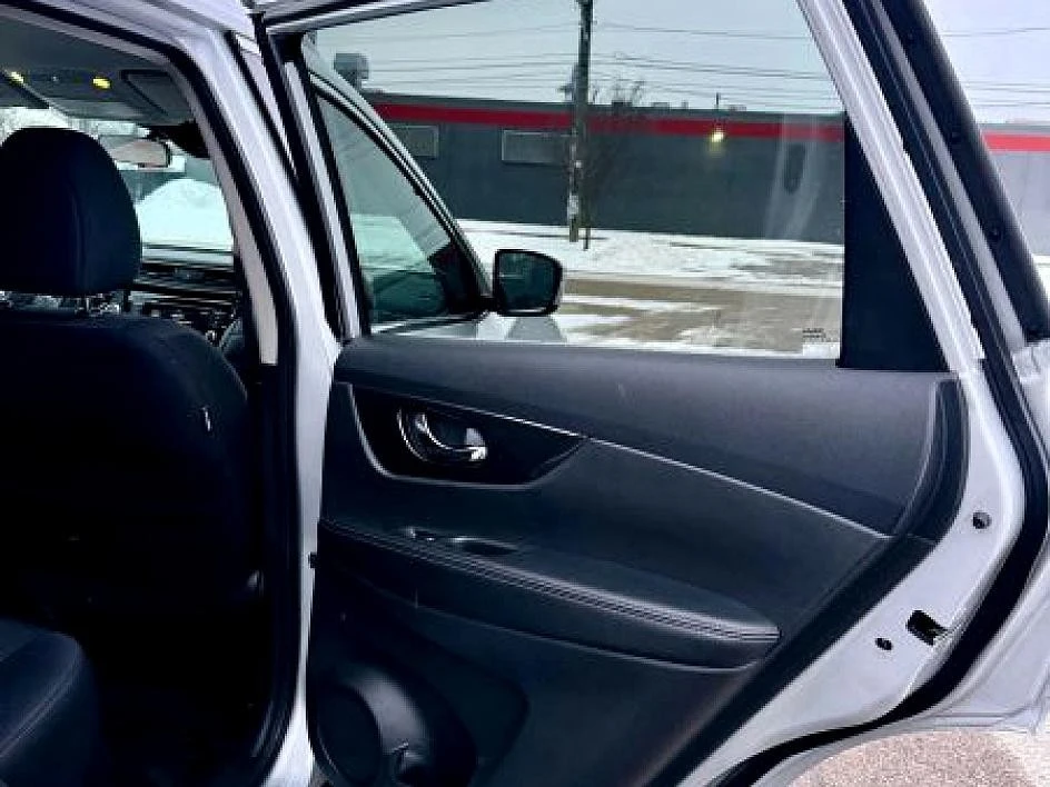 2019 Nissan Rogue - Image 20 of 21