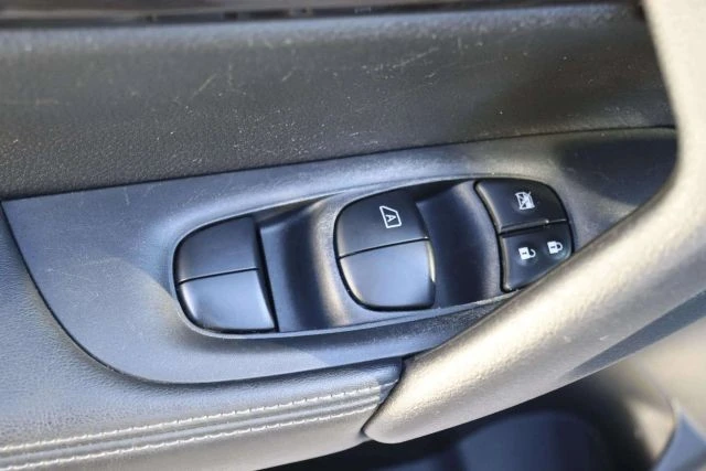 2019 Nissan Rogue - Image 15 of 21