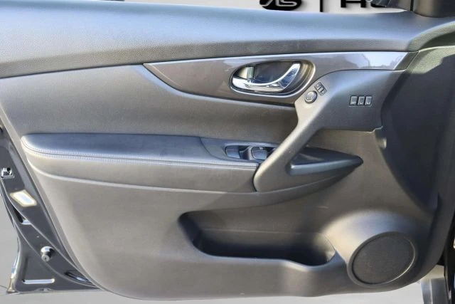 2019 Nissan Rogue - Image 14 of 21