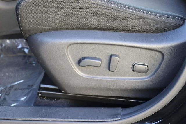 2019 Nissan Rogue - Image 18 of 21