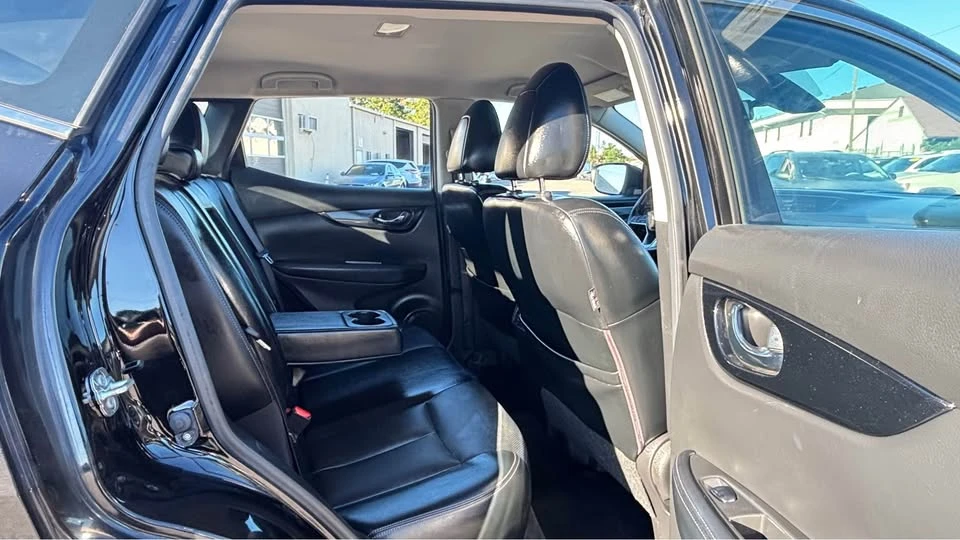 2019 Nissan Rogue - Image 11 of 17