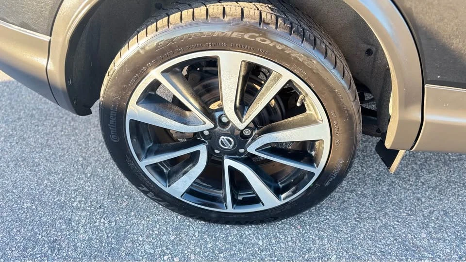 2019 Nissan Rogue - Image 17 of 17
