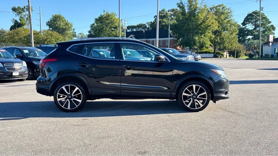 2019 Nissan Rogue - Image 3 of 17