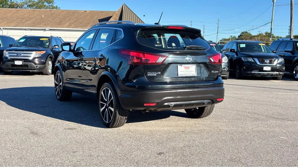 2019 Nissan Rogue - Image 6 of 17