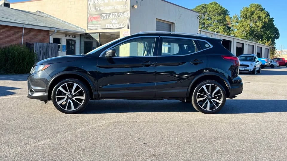 2019 Nissan Rogue - Image 4 of 17
