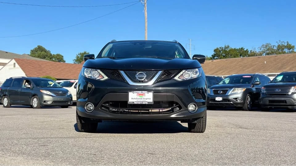 2019 Nissan Rogue - Image 2 of 17