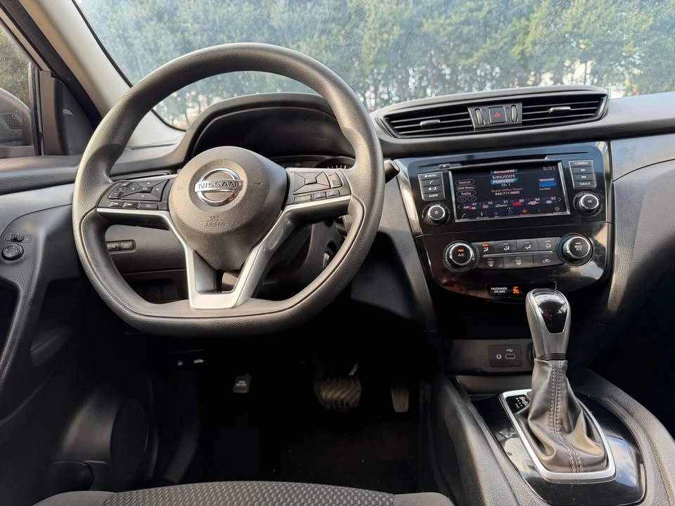 2019 Nissan Rogue - Image 7 of 17