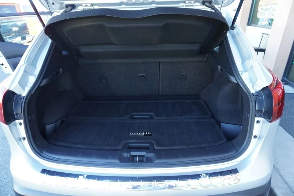 2019 Nissan Rogue - Image 8 of 20