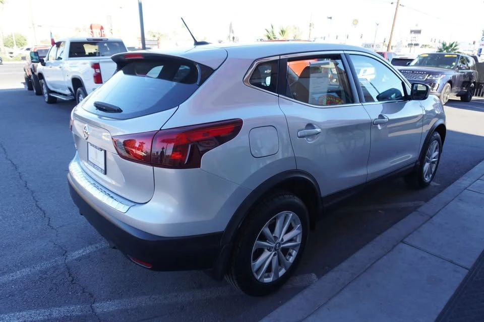 2019 Nissan Rogue - Image 6 of 20