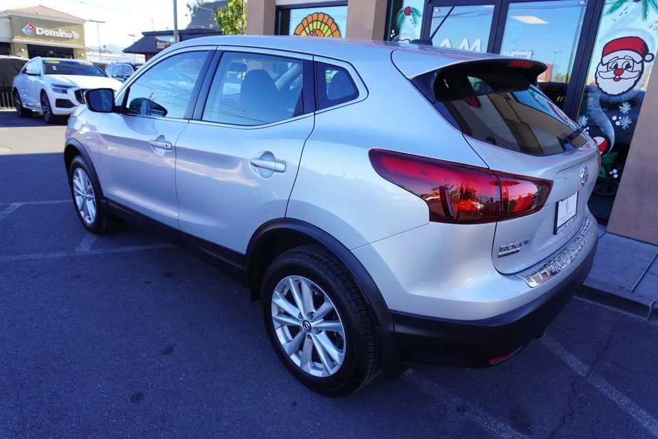 2019 Nissan Rogue - Image 10 of 20
