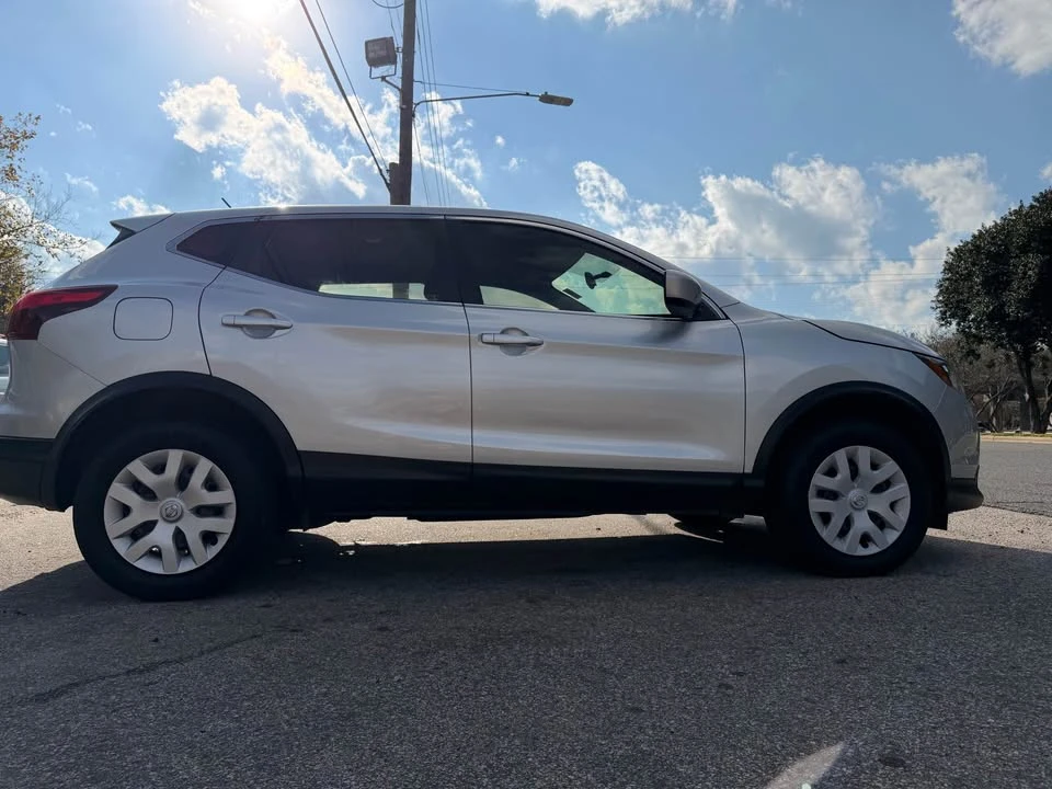 2019 Nissan Rogue - Image 13 of 17