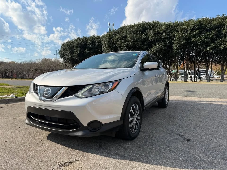 2019 Nissan Rogue - Image 3 of 17