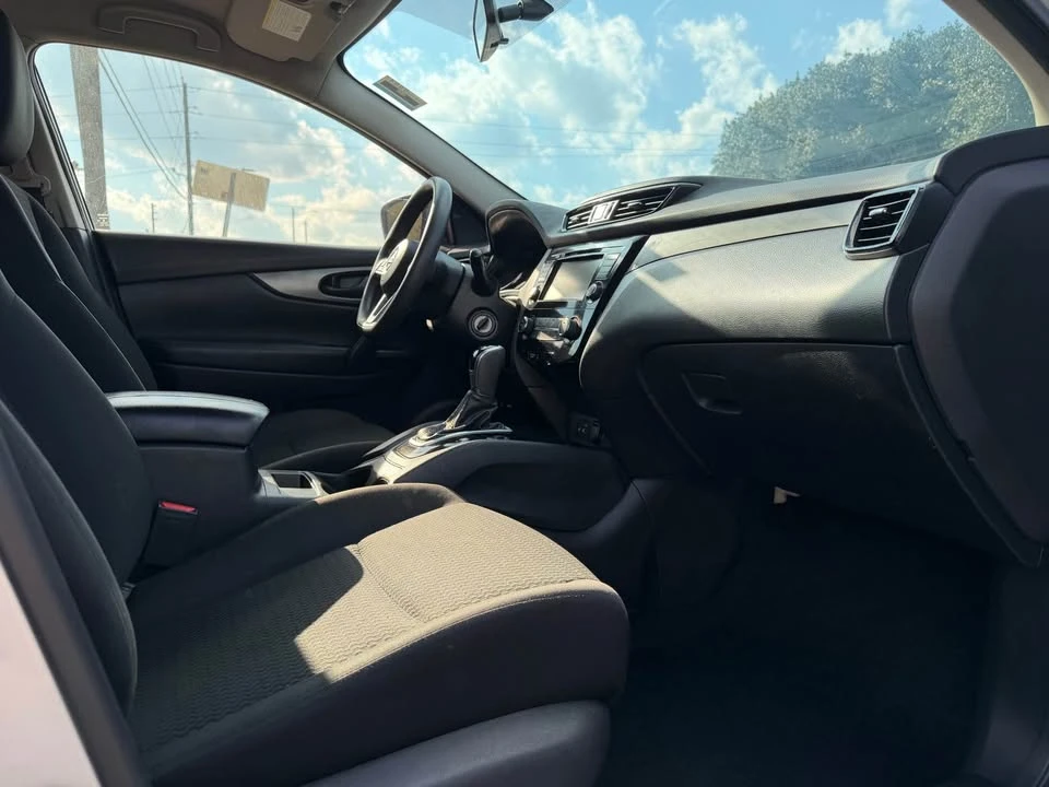 2019 Nissan Rogue - Image 12 of 17