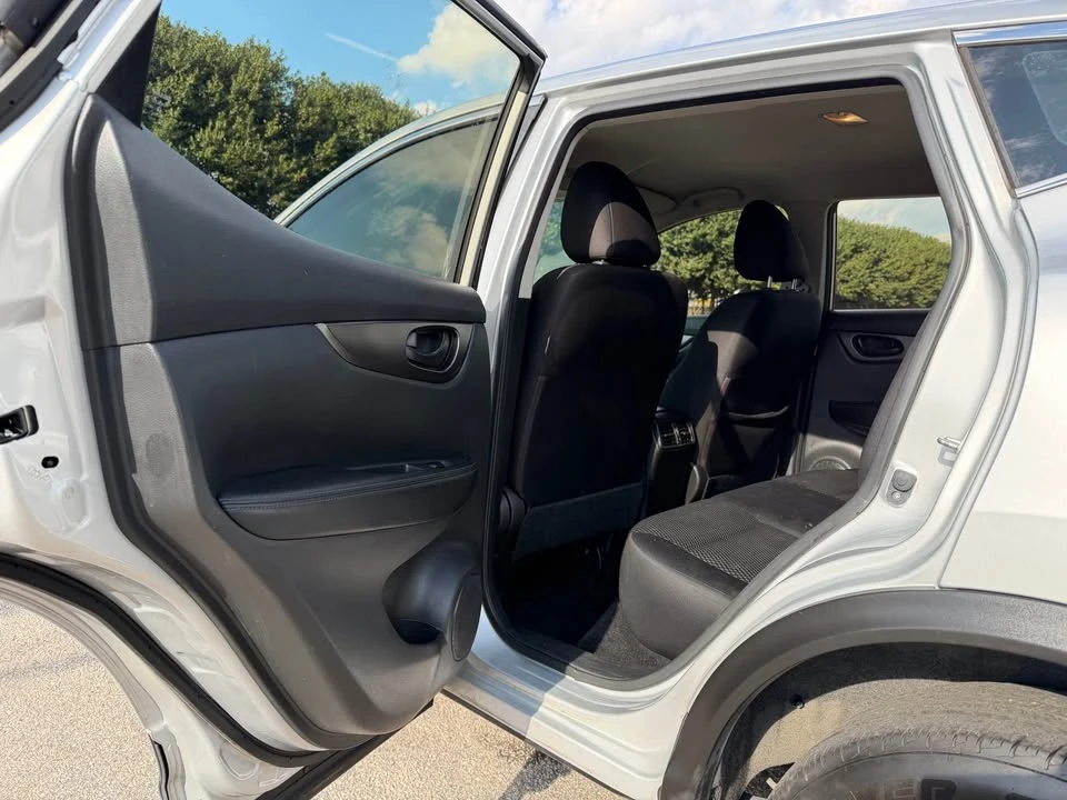 2019 Nissan Rogue - Image 6 of 17