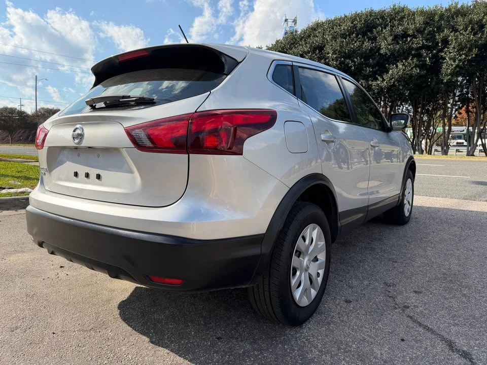 2019 Nissan Rogue - Image 15 of 17