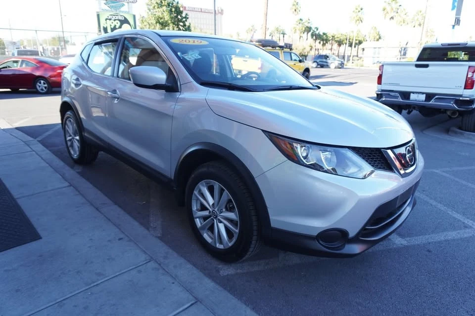 2019 Nissan Rogue - Image 5 of 20