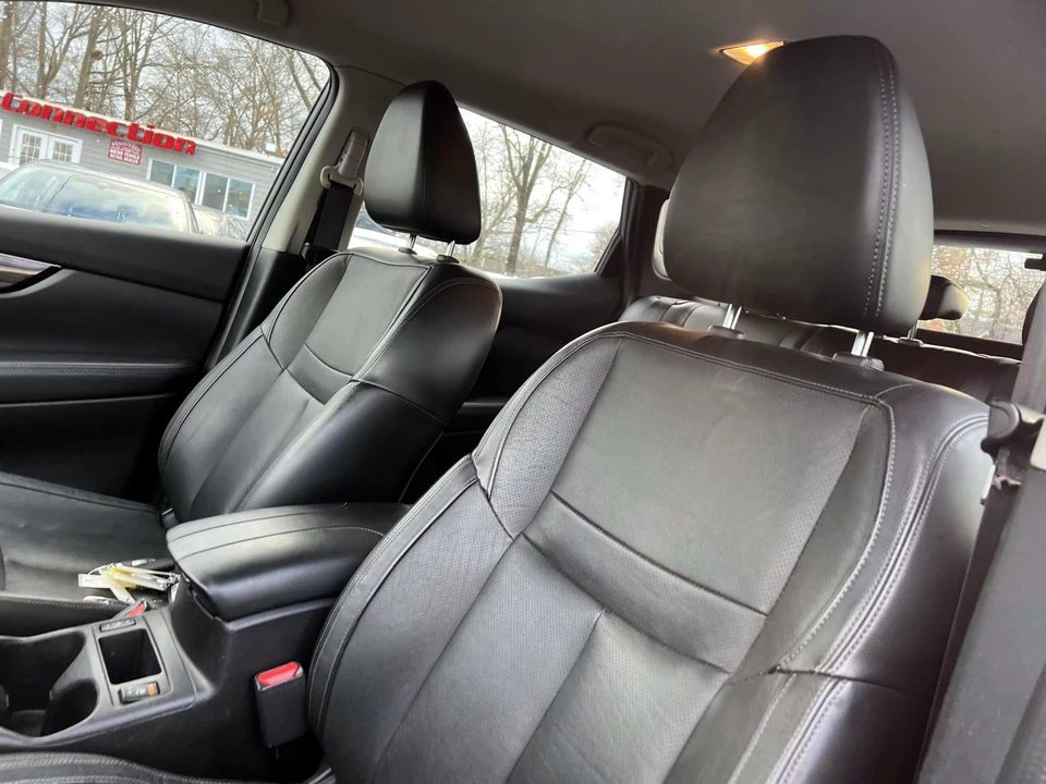 2019 Nissan Rogue - Image 9 of 21