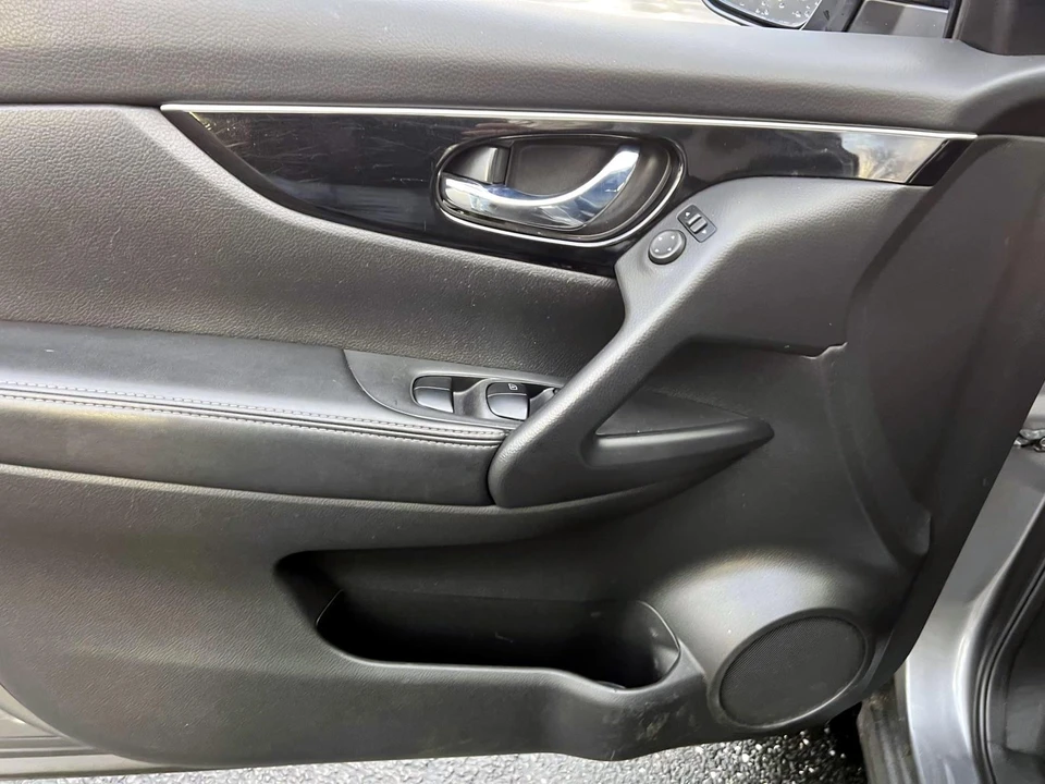 2019 Nissan Rogue - Image 13 of 21