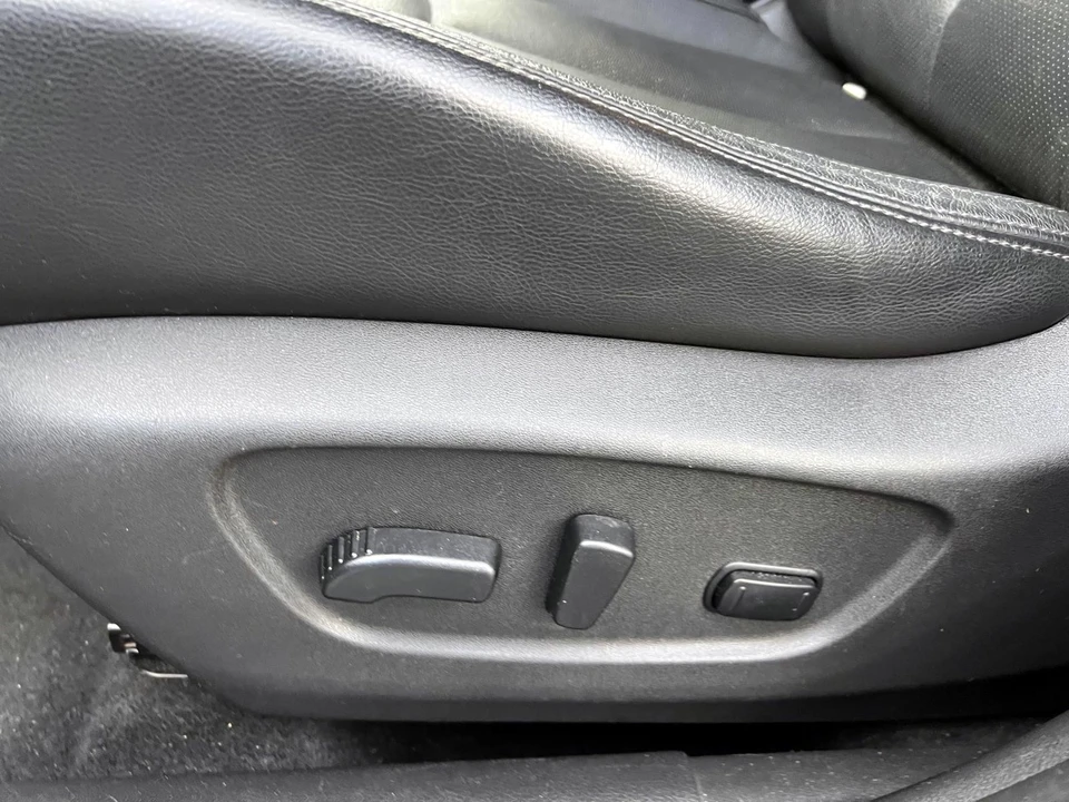 2019 Nissan Rogue - Image 16 of 21