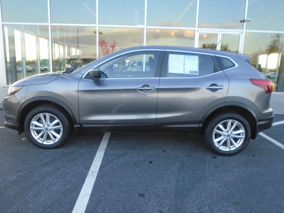 2019 Nissan Rogue - Image 7 of 12