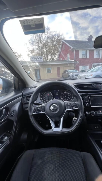 2019 Nissan Rogue - Image 9 of 14