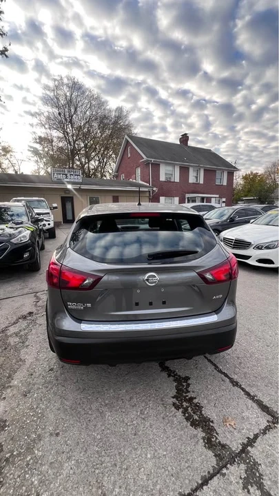2019 Nissan Rogue - Image 2 of 14