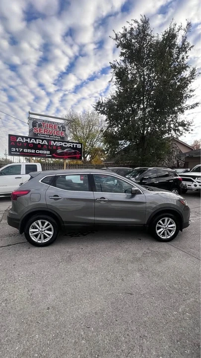 2019 Nissan Rogue - Image 8 of 14